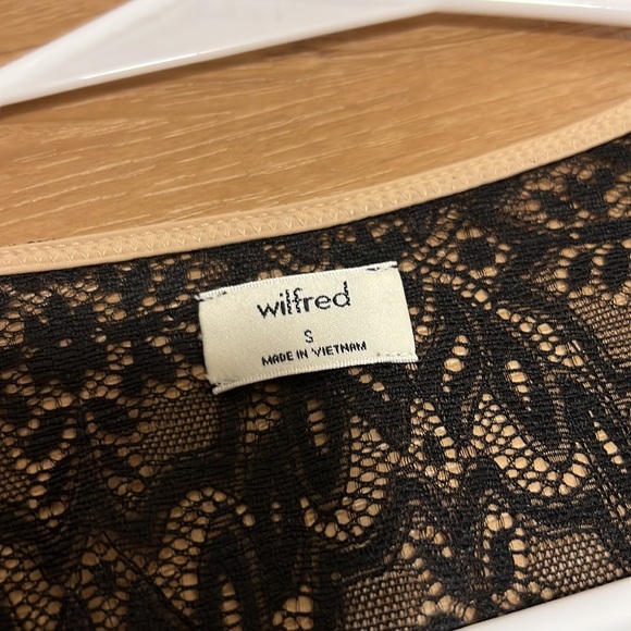 Aritzia Wilfred top size small (never worn) - Picture 2 of 4